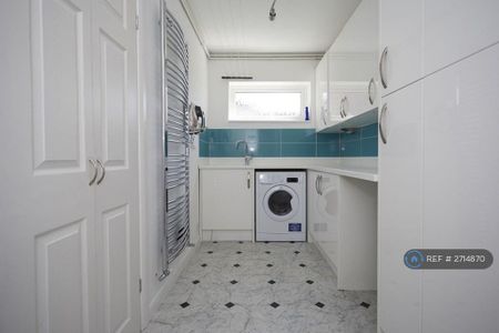 1 bedroom in a house share to rent - Photo 5