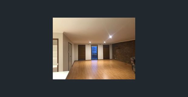 Beautiful Large Size 4 Bedrooms House Available in Knoxfield!!! - Photo 1