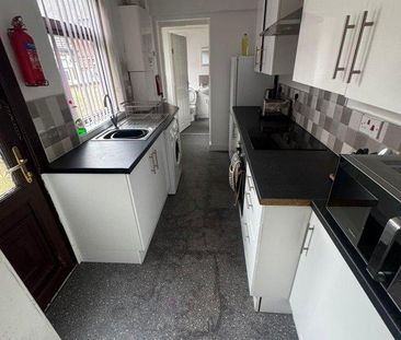 3 bedroom flat to rent - Photo 1