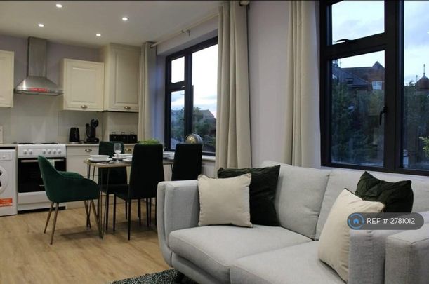 3 bedroom flat to rent - Photo 1