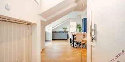 Eyecatcher- Wohnung - unbefristeter Vertrag -4 getrennt begehbare Zimmer plus großzügiges Wohnzimmer mit Küche - im Dachgeschoß - inkl. Heizkosten & Warmwasser - Foto 3