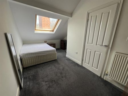 St Michaels Villas, Headingley, Leeds, LS6 3AF - Photo 2