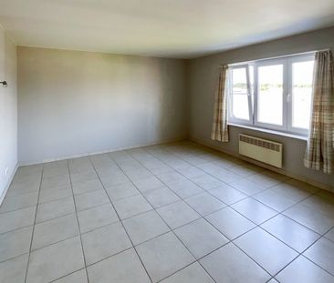 ZONNIG APPARTEMENT IN HET HARTJE VAN WAARDAMME met 2 slaapkamers. - Photo 1