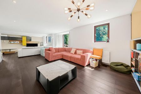 5 bedroom mews to rent - Photo 3