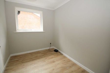 2 bed Flat for rent - Photo 4