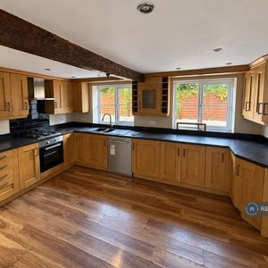 1 bedroom in a house share to rent - Photo 2