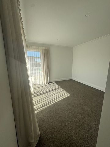 Sunny Brighton 3 Bedroom Home - Photo 2
