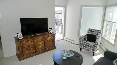 1 Bed Top Floor Condo For Rent In Royal Oak - Photo 5