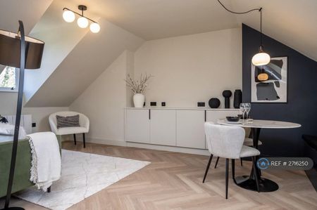 1 bedroom in a flat share to rent - Photo 4