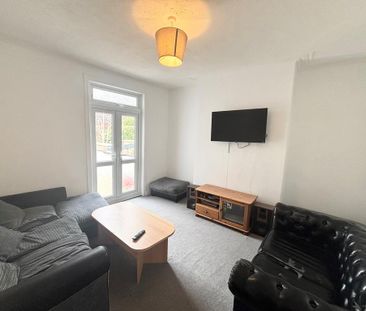 1 bedroom in a house share to rent - Photo 3