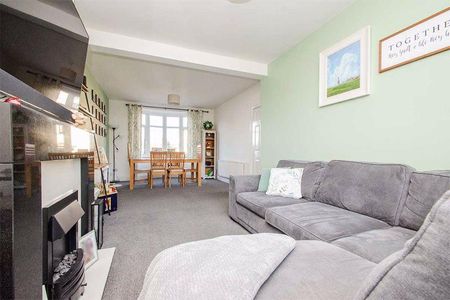 3 bedroom semi-detached house to rent - Photo 3