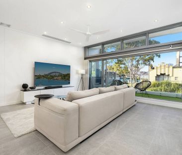 Luxurious Waterfront Residence on the Shores of Blackwattle Bay&com... - Photo 3