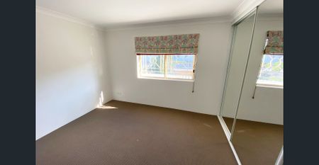 Supberb Three Bedroom Terrace in Alexandria - Photo 5