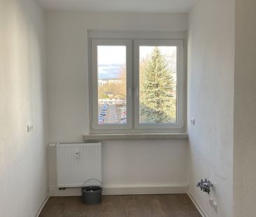 Wohnen im Grünen! 2-Raum-Wohnung mit Badewanne und Balkon in Zwötzen - Photo 6