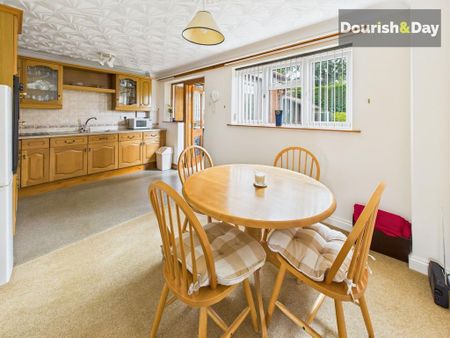3 bedroom detached house to rent - Photo 4