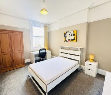 5 bedroom detached house to rent - Photo 3