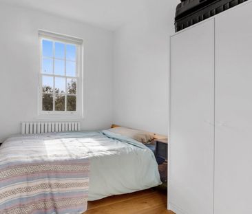 2 bedroom Flat To Let - Photo 5