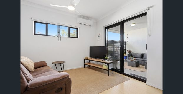 Fully Furnished 1 Bedroom Apartment Walking Distance to Train! - Photo 1