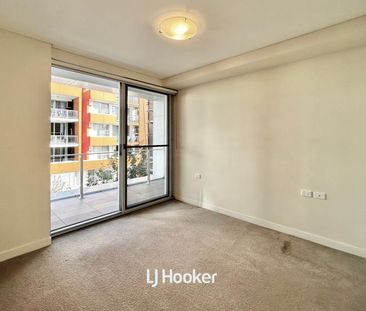 Quiet and Private Home Close to Transport & Gordon Shops - Photo 1