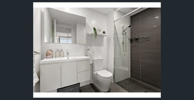 TOP FLOOR STUNNING WATERS EDGE APARTMENT WITH UNPARALLELLED VIEWS - Photo 1