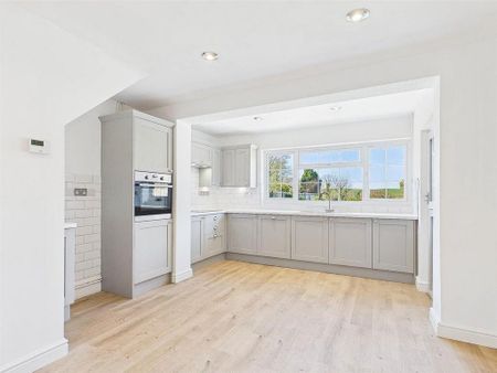 3 bedroom end of terrace house to rent - Photo 4