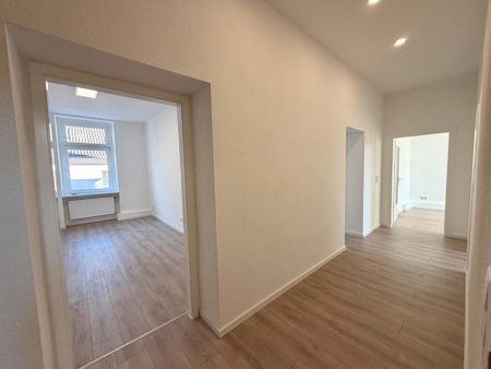 Frisch sanierte 3,5-Zimmer-Altbauwohnung in zentraler Lage von Wuppertal - Photo 2