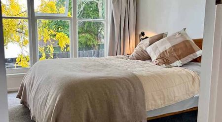 3BR Mangere Bridge Home in golden triangle - Photo 2