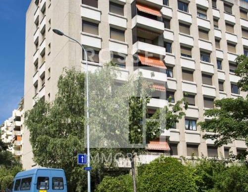 Appartement de 5 pièces au 6ème étage dans un immeuble avec ascenseur. - Photo 1