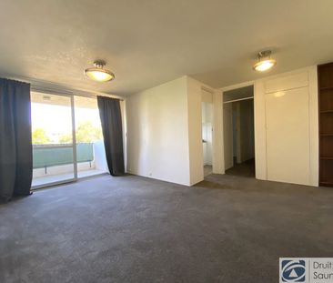 FANTASTIC APARTMENT IN SOUGHT AFTER LOCATION - Photo 1