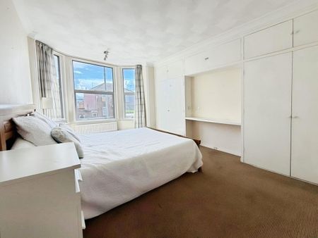 1 bedroom in a house share to rent - Photo 2