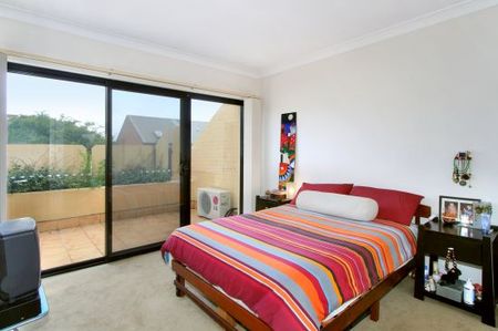 Stylish Inner-City Living in the Heart of Camperdown - Photo 2