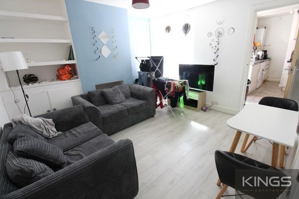 4 bedroom terraced house to rent - Photo 1