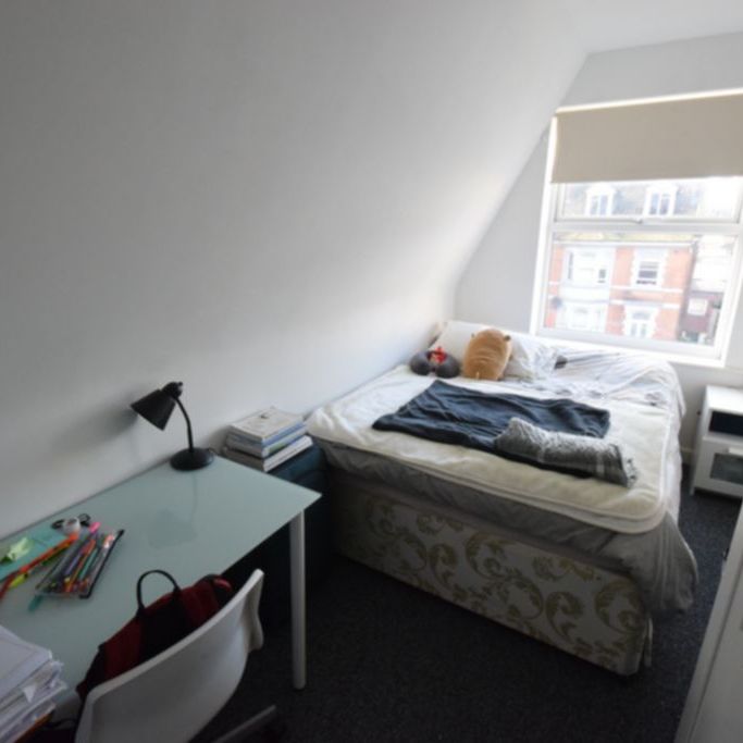 2 Bedroom Flat To Rent in Lansdowne - £1,170 pcm Tenancy Info - Photo 1