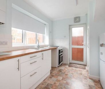 4 bedroom Semi-detached house to rent - Photo 4