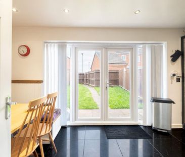 3 bedroom end of terrace house to rent - Photo 2
