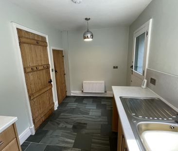 2 bedroom semi-detached house to rent - Photo 2