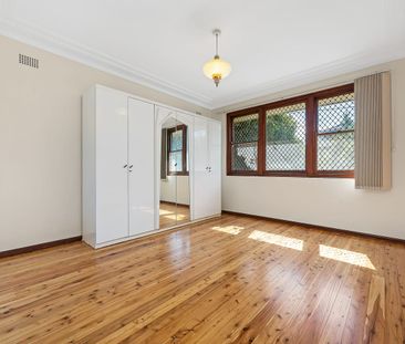 Spacious Three-Bedroom Home in Prime Concord Location - Photo 3
