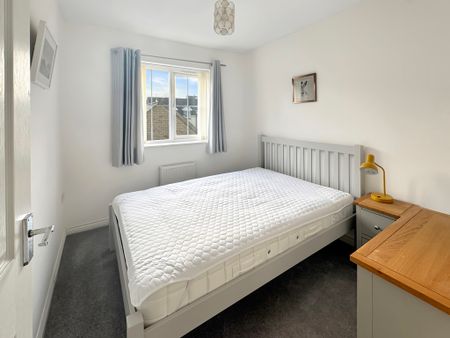 This modern, fully furnished home is in a good condition throughout. The Wellbrook Way area offers a fantastic balance between living close to the city and enjoying the traditional charm and facilities of Girton village. - Photo 5