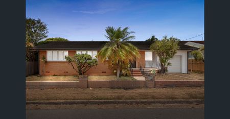 4 Bedroom modern home, just 10 mins to the beach Contact Julie Sykes 0438 050 110 Weekly rent will increase to $725 on 26/01/2026 - Photo 3