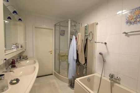 MOOI APPARTEMENT IN HET CENTRUM MET GARAGE - Photo 2