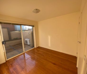 Convenientlly Located Apartment - Photo 2
