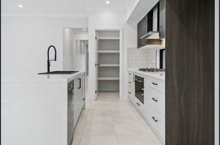 Brand-new, stylish and designed for modern family living - Photo 3