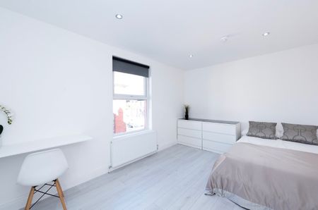 6 Bed Semi-Detached House, Lawrence Road, L15 - Photo 4