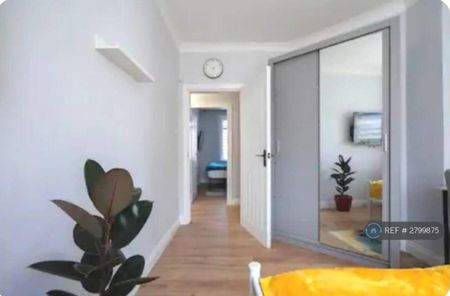 2 bedroom flat to rent - Photo 5