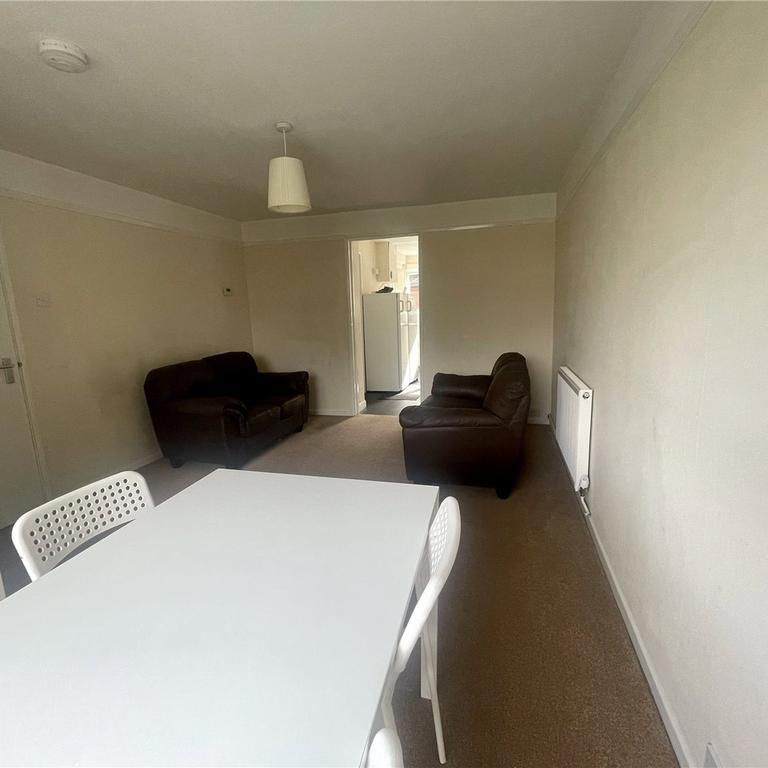 1 bedroom in a house share to rent - Photo 1