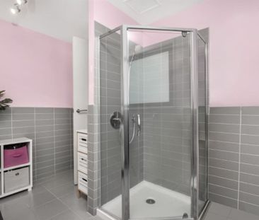 Beach Road Stunner! - Photo 5