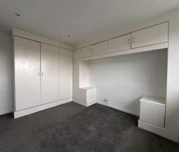 3 bedroom end of terrace house to rent - Photo 4