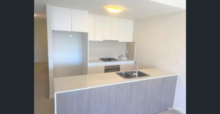 Three Bedroom Apartment! - Photo 5