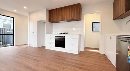 CHRISTCHURCH CENTRAL - 3 BEDROOMS, 3.5 BATHROOMS, 2 HEATPUMPS - Photo 3