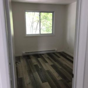 4 1/2 - Laval - 1 650 $/mois - Photo 2